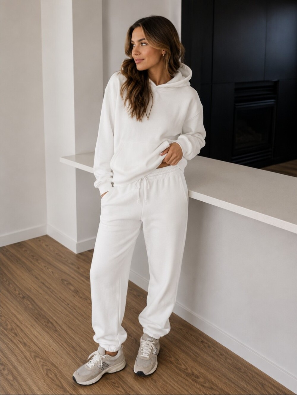 BNWT TNA Boyfriend Sweatpant - White